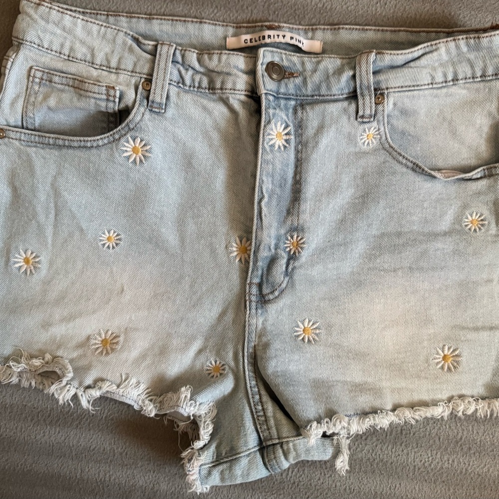 CELEBRITY PINK Light Wash Floral Print Denim Shorts Size 15/32